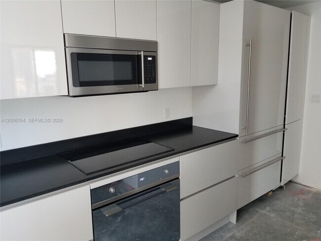 Building Photo - 1010 Brickell Ave