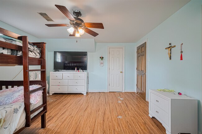 Building Photo - 13351 Oak Leaf Ln