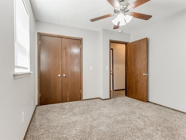 Building Photo - 822 Russell Cir
