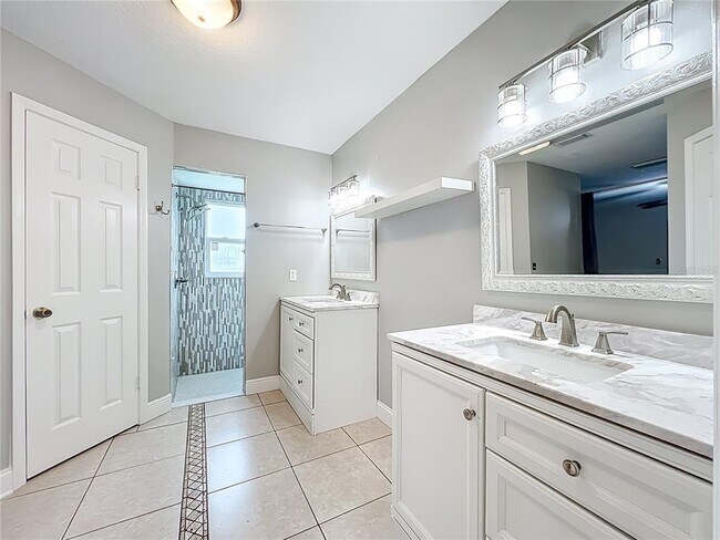 Building Photo - 9134 Sabal Palm Cir