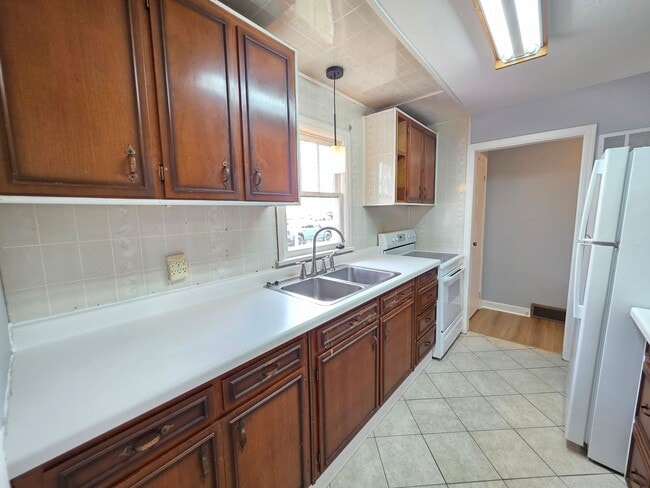 Building Photo - 3 Bed 1 Bath Single Family Home in Wiscons...