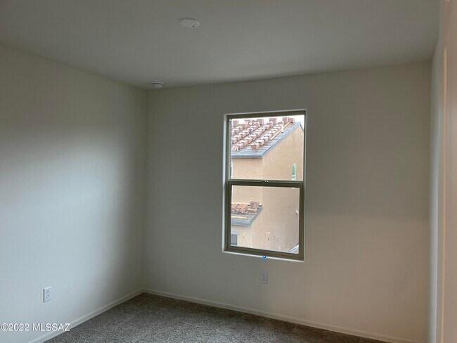 Building Photo - 1123 E Descent St