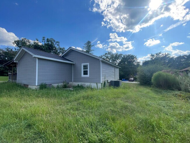 Building Photo - 210 Jerry Rd