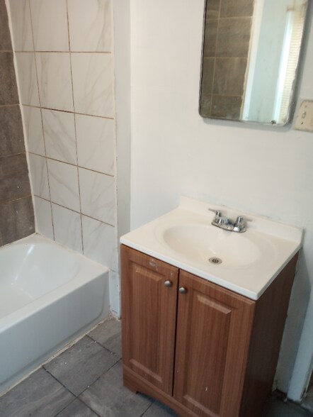 Building Photo - 16xx W Juniata St