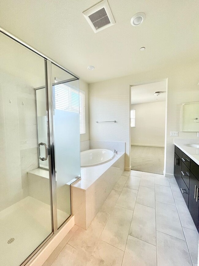 Building Photo - Beautiful 4 Bed 3 Bath Home in W Section Rohnert Park- $3,800 per month!