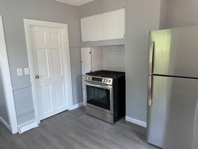 Building Photo - 410 Court St