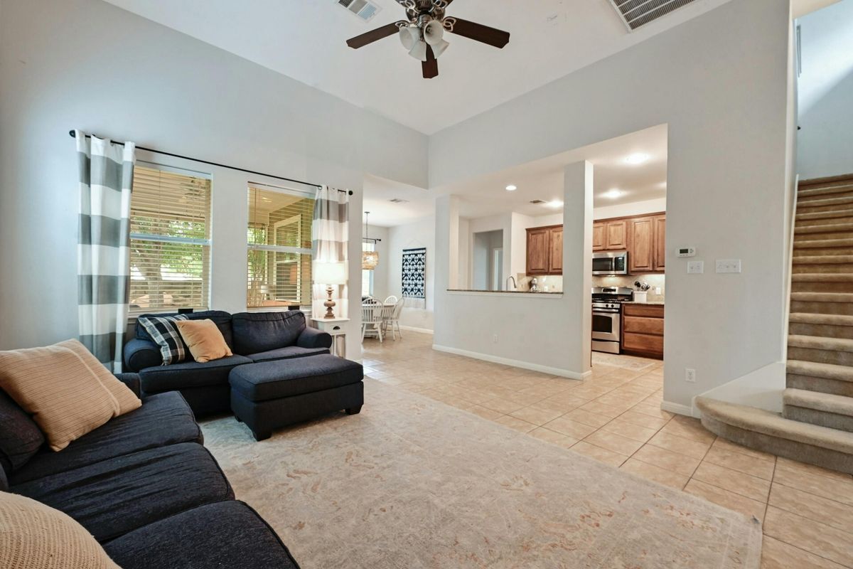 Building Photo - 130 Farm House Rd