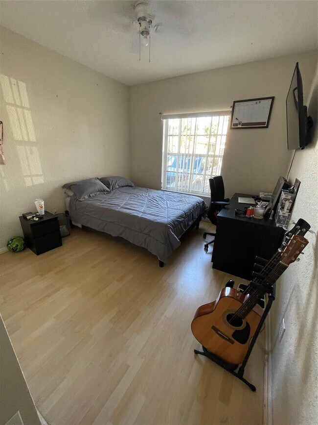 Building Photo - 932 NW 126th Terrace