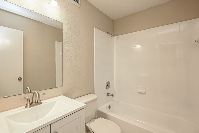 Building Photo - 2711 Quarry Hill Rd