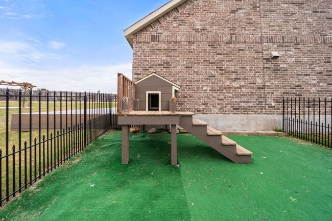 Building Photo - 6905 Etna Way