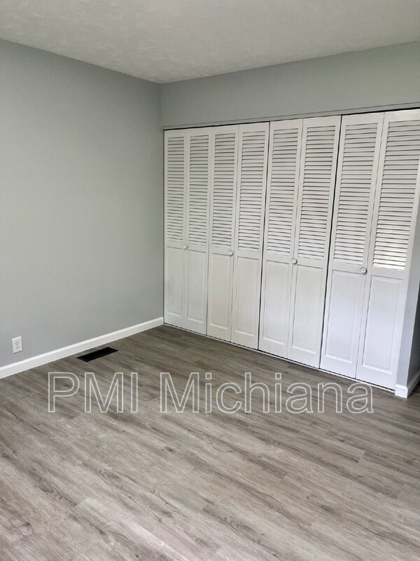 Building Photo - 3110 Voll Ln
