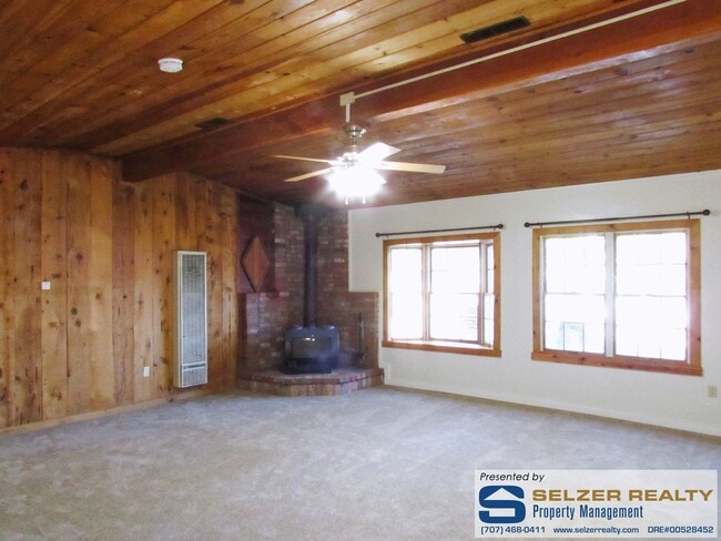 Building Photo - Recently renovated & roomy 3+ bedroom home...