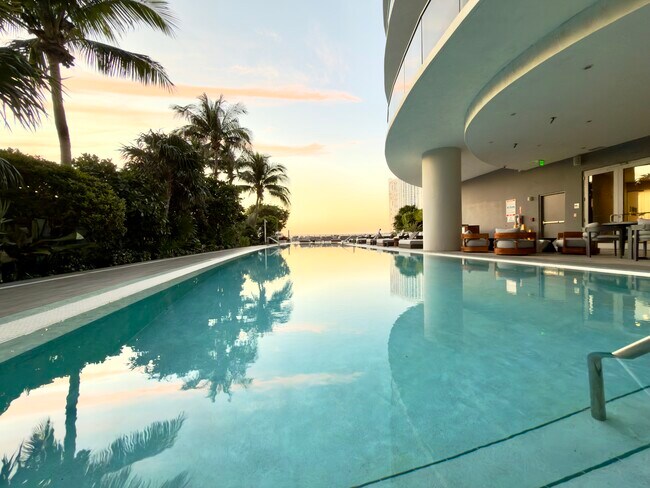 Building Photo - 488 NE 18th St