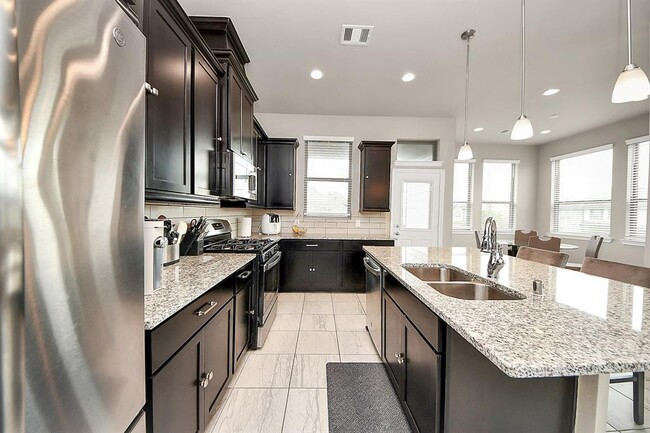 Building Photo - 2518 Terrace Point Dr