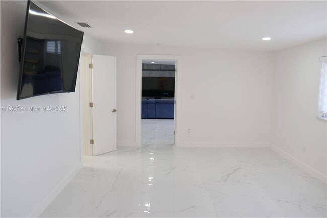 Building Photo - 4311 SW 104th Ct