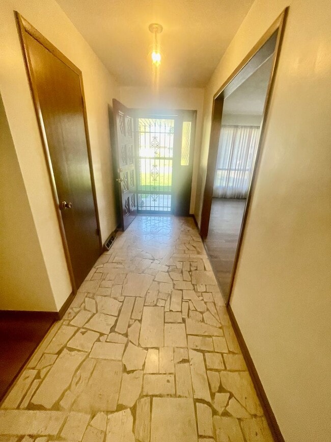 Building Photo - 3269 N Weller Ave