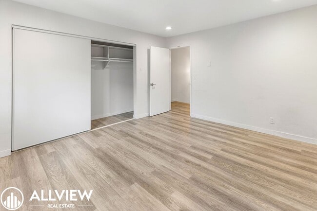 Building Photo - Beautifully Renovated 2-bedroom, 1.5-bath ...