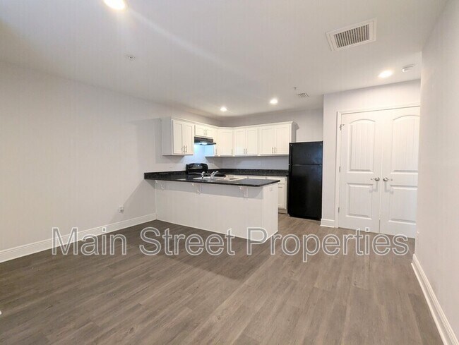 Building Photo - 313 N Navy Blvd