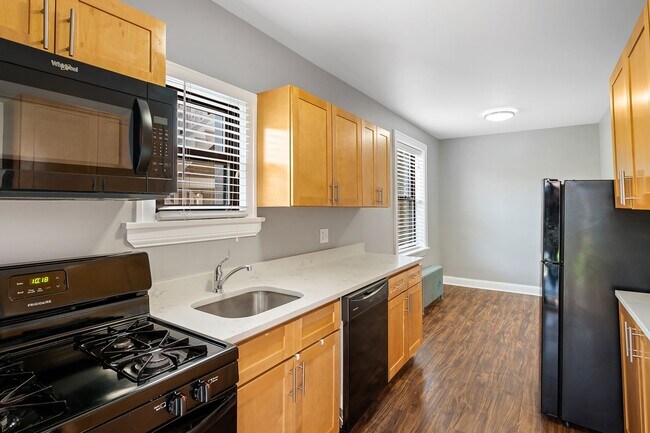 Building Photo - Spacious 1 Bedroom in Beverly