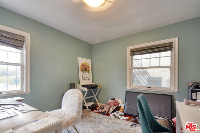 Building Photo - 453 Rialto Ave