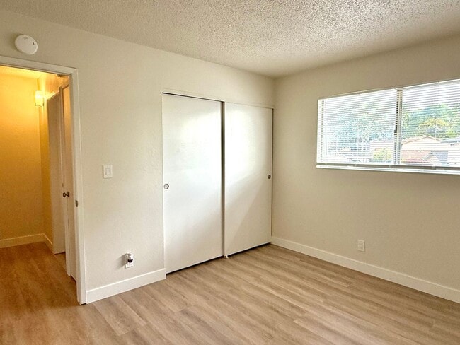 Building Photo - $2,840 / 2 BR - FULLY REMODELED TOWNHOME IN HAYWARD