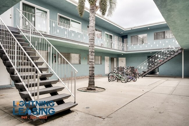 Building Photo - 14766 Delano St