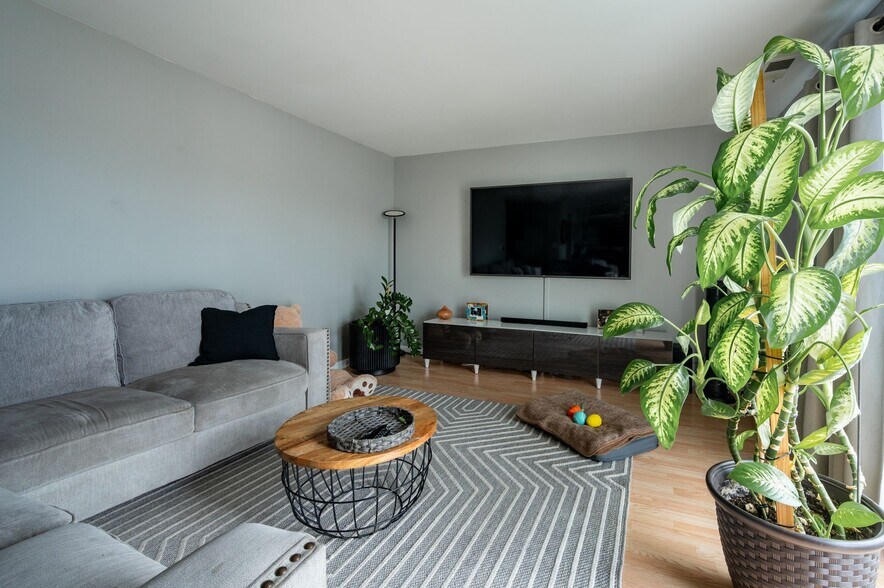 Building Photo - 2300 N Harlem Ave