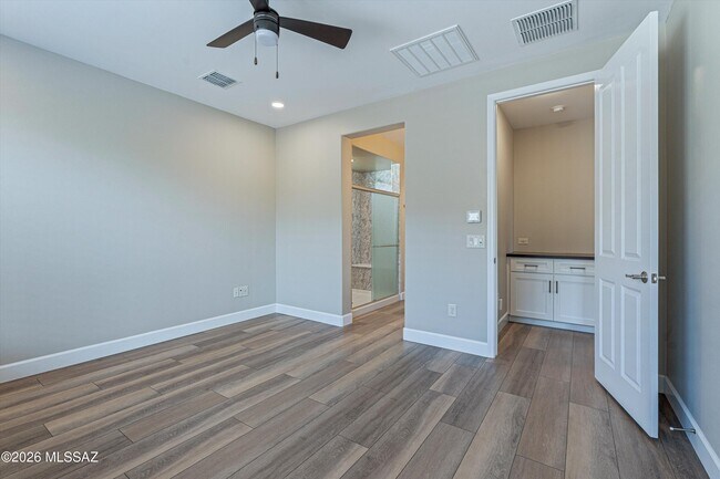 Building Photo - 61370 E Flint Dr