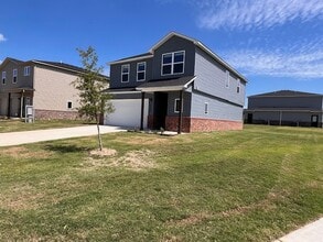 Building Photo - 6800 Devotion Ave