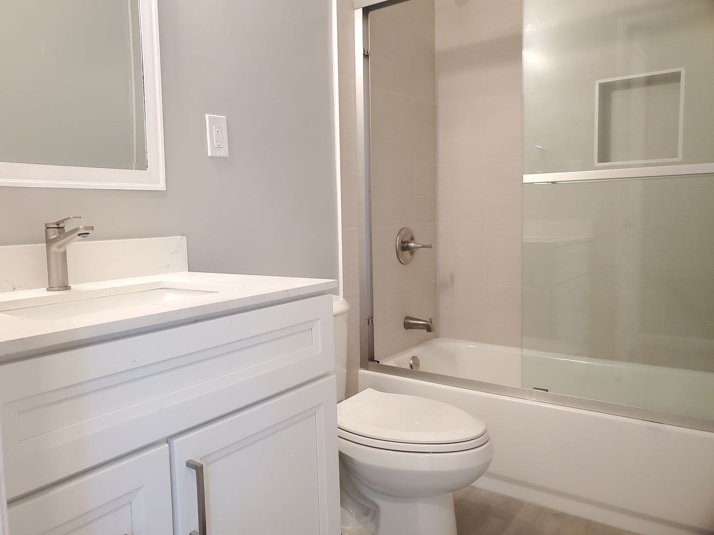 Building Photo - 3756-3762 Poinciana Dr