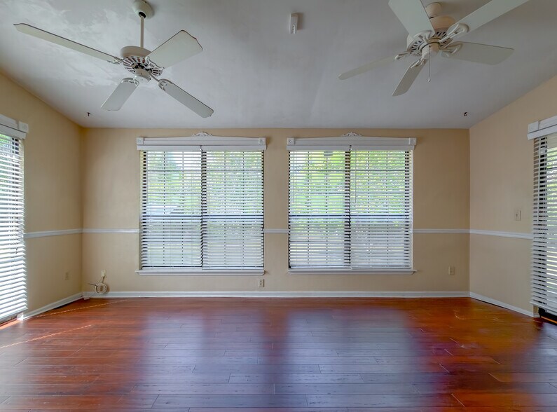 Building Photo - 8514 Raquel Ln