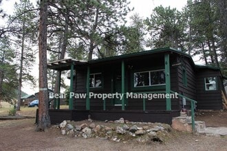 Building Photo - Adorable cabin in Evergreen!