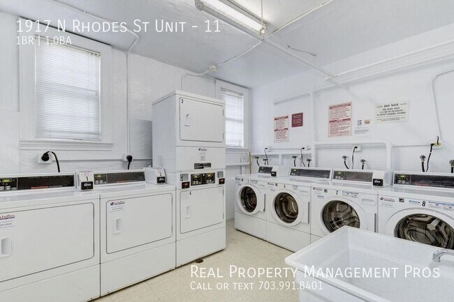 Building Photo - Rare Sun-Drenched Courthouse Metro End Unit!