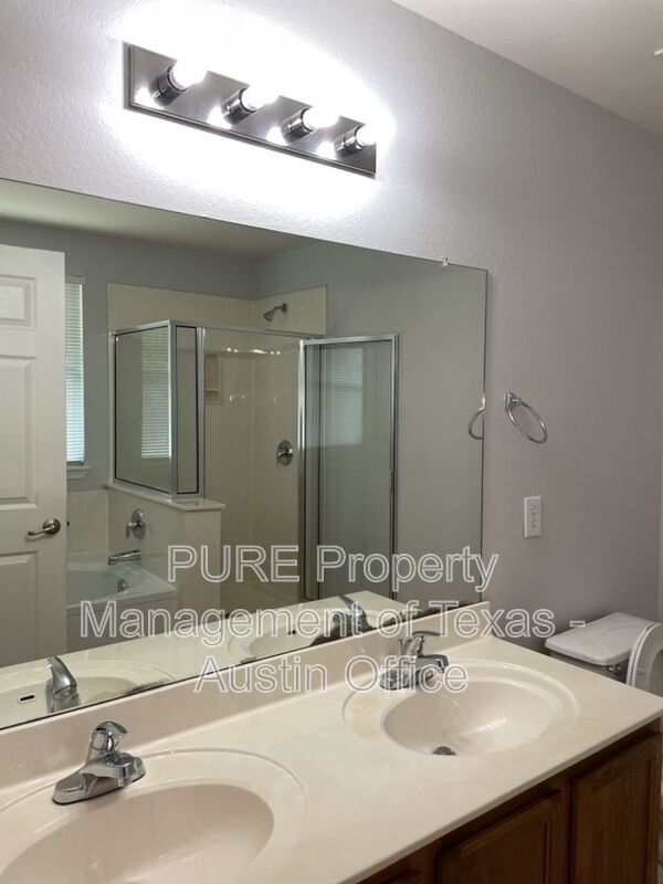Building Photo - 9005 Sun Shower Bend