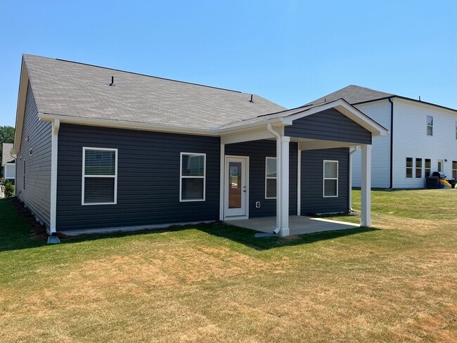 Building Photo - Beautiful Ranch Home in Sanford, Available...