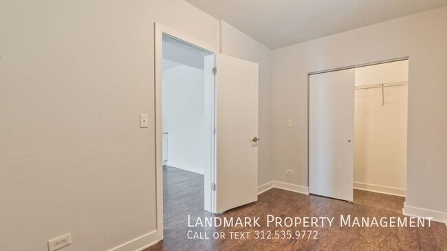 Building Photo - 2833 N Avers Ave