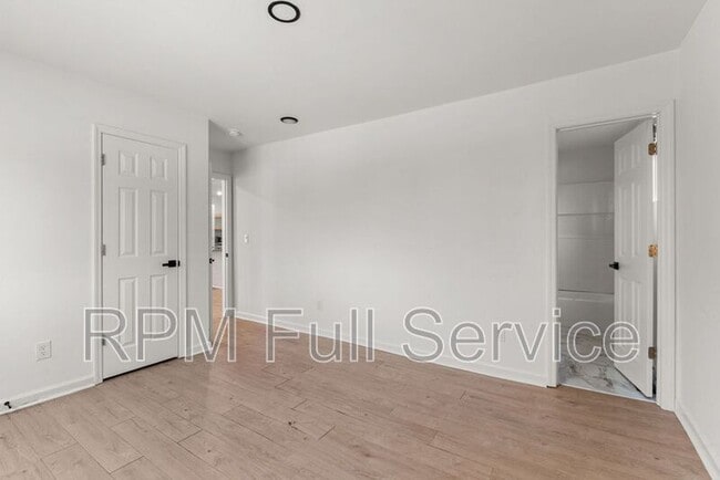 Building Photo - 2138 25th Ave N