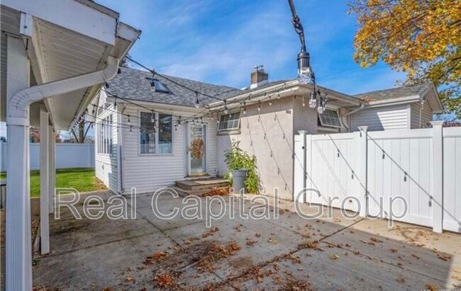 Building Photo - 2965 Jerauld Ave