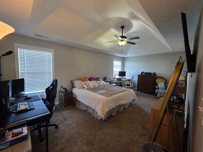 Building Photo - Charming 2-Story Home Available This Novem...