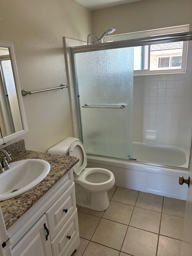 Building Photo - Royal Arms Apartments