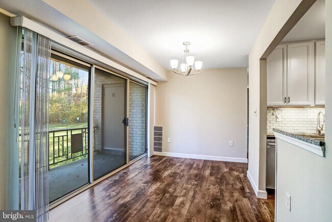Building Photo - 12215 Braxfield Ct