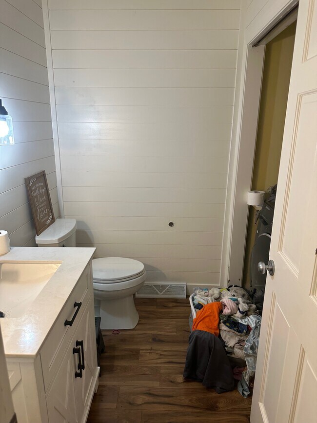 Building Photo - 955 Acorn Dr