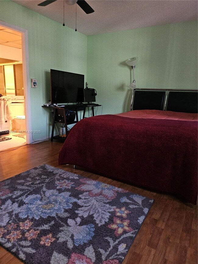 Building Photo - 5121 W Oakland Park Blvd