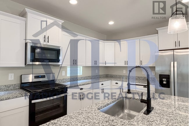 Building Photo - 4Bed/3Bath Home at I10/Wilmot Rd! $199 MOV...