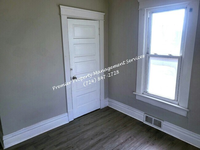 Building Photo - 705 Chestnut St