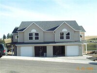 Building Photo - 3 Bed, 2.5 Bath on Sunnyside Hill!
