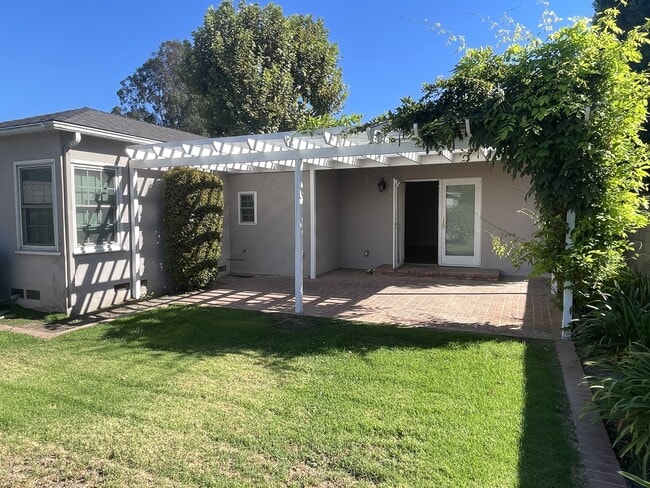 Building Photo - 1235 E Armando Dr