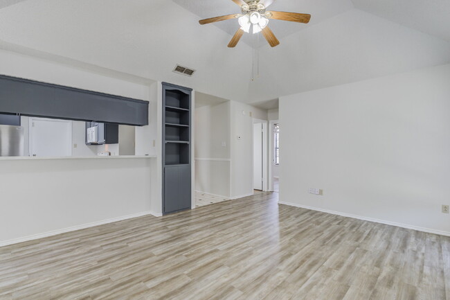 Building Photo - Cozy, Freshly Updated 3-bedroom 2-bathroom...