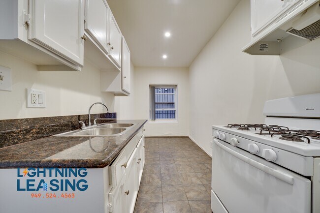 Primary Photo - 1516 S Wilton Pl