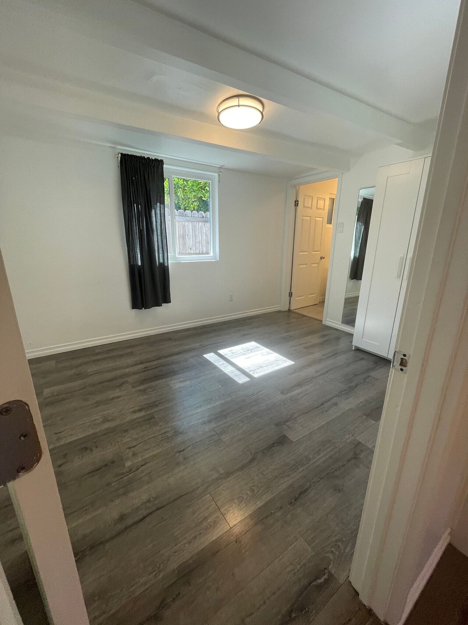 Building Photo - 6756 Tyrone Ave